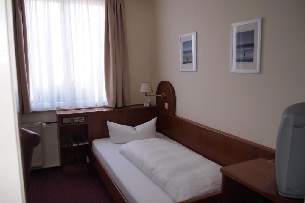 Hotel Am Bad Tuebingen Room photo